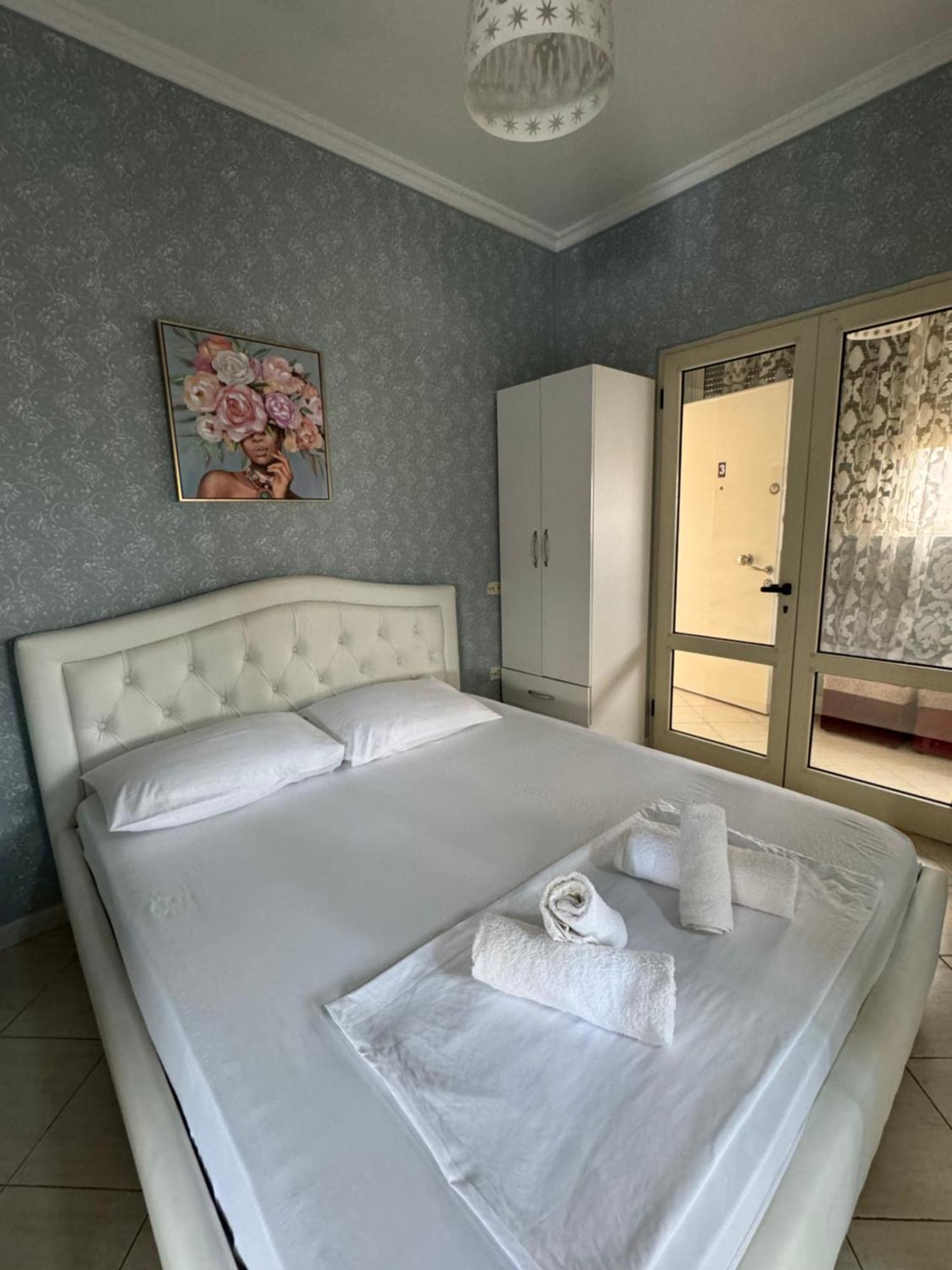 Mirela'S Apartment City Center 地拉那 外观 照片