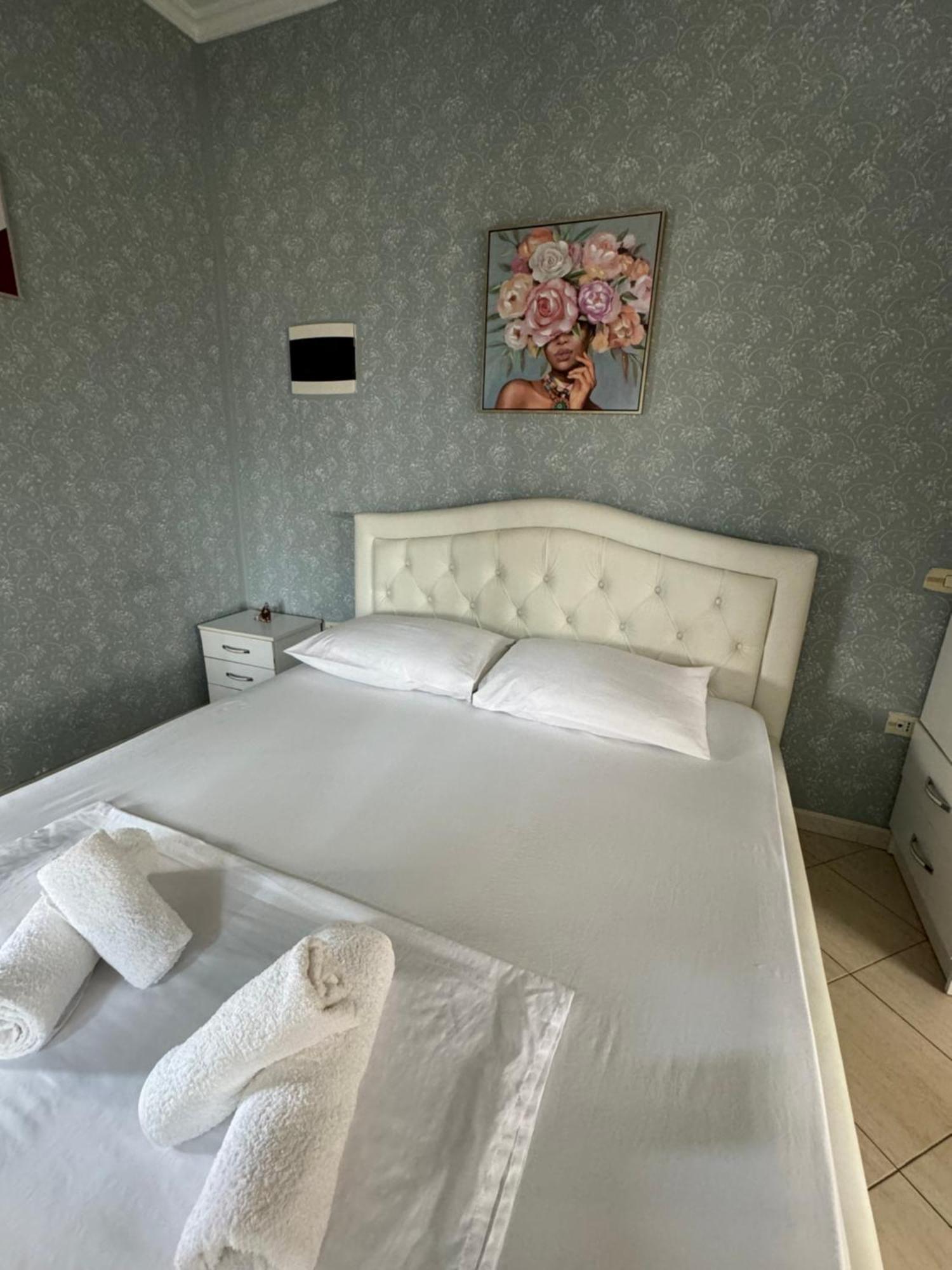 Mirela'S Apartment City Center 地拉那 外观 照片